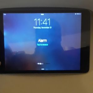 Apple ipad 5th generation.